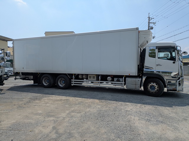 UDﾄﾗｯｸｽ ｸｵﾝ 冷蔵冷凍車 直結式 格納PG付き ｴｽｺｯﾄ 333千㎞4