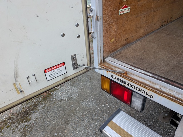 いすゞ ｴﾙﾌ ｱﾙﾐﾊﾞﾝ 標準 10尺 5MT 109千㎞8