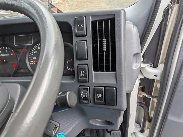 いすゞ ｴﾙﾌ ｱﾙﾐﾊﾞﾝ 標準 10尺 5MT 109千㎞13