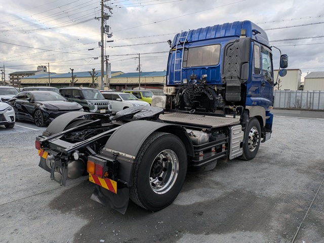 いすゞ ｷﾞｶﾞ ﾄﾗｸﾀ 7MT ｴｱｻｽ 第五輪荷重11500㎏ 400千㎞2