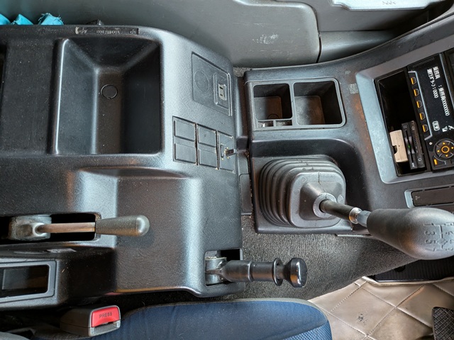 いすゞ ｷﾞｶﾞ ﾄﾗｸﾀ 7MT ｴｱｻｽ 第五輪荷重11500㎏ 400千㎞10