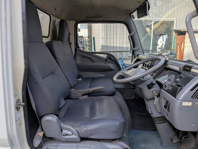 三菱 ｷｬﾝﾀｰ ｱﾙﾐﾊﾞﾝ ｻｲﾄﾞﾄﾞｱ付き 5MT 荷室高2265㎜　9