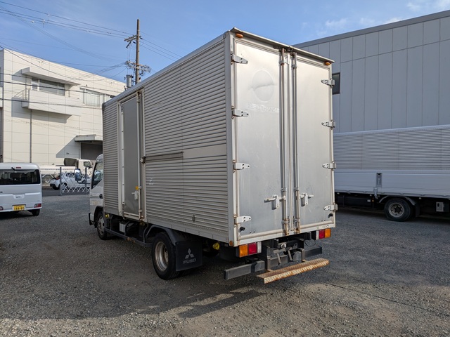 三菱 ｷｬﾝﾀｰ ｱﾙﾐﾊﾞﾝ ｻｲﾄﾞﾄﾞｱ付き 5MT 荷室高2265㎜　4