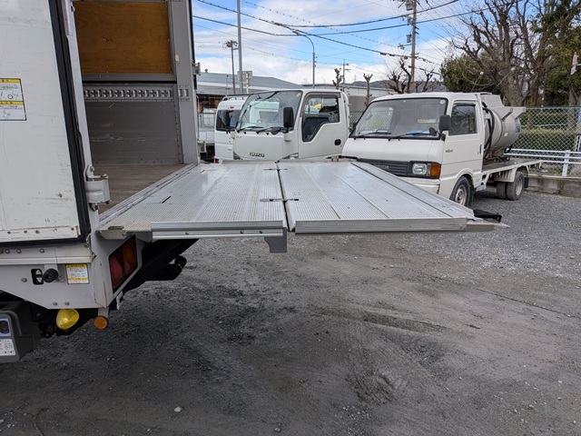 いすゞ ﾌｫﾜｰﾄﾞ ｱﾙﾐｳｲﾝｸﾞ ﾜｲﾄﾞ 6MT ﾘｰﾌｻｽ 371千㎞6