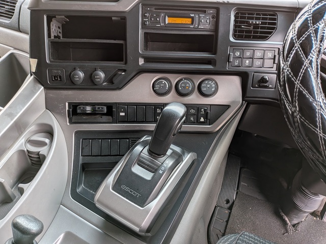 近日入庫予定！UDﾄﾗｯｸｽ ｸｵﾝ 格納PG付きｱﾙﾐｳｲﾝｸﾞ ﾊｲﾙｰﾌ ｴｽｺｯﾄ ｱﾙﾐﾎｲｰﾙ ﾒｯｷ多数 車検付き(令和8年9月25日)20