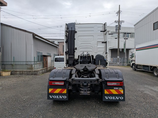 ﾎﾞﾙﾎﾞ ﾄﾗｸﾀ FH ｴｱｻｽ 第五輪荷重11.5t ﾌﾞﾀ鼻(電源ｺﾈｸﾀ)6