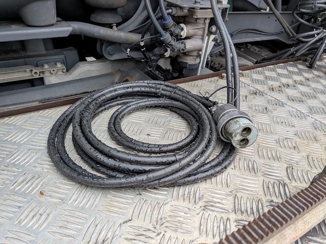 ﾎﾞﾙﾎﾞ ﾄﾗｸﾀ FH ｴｱｻｽ 第五輪荷重11.5t ﾌﾞﾀ鼻(電源ｺﾈｸﾀ)8