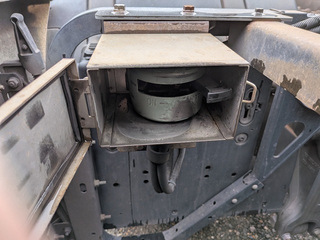 ﾎﾞﾙﾎﾞ ﾄﾗｸﾀ FH ｴｱｻｽ 第五輪荷重11.5t ﾌﾞﾀ鼻(電源ｺﾈｸﾀ)9