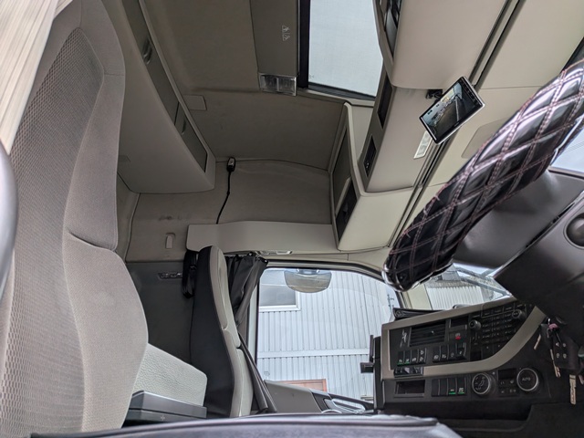 ﾎﾞﾙﾎﾞ ﾄﾗｸﾀ FH ｴｱｻｽ 第五輪荷重11.5t ﾌﾞﾀ鼻(電源ｺﾈｸﾀ)10