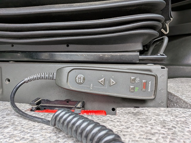 ﾎﾞﾙﾎﾞ ﾄﾗｸﾀ FH ｴｱｻｽ 第五輪荷重11.5t ﾌﾞﾀ鼻(電源ｺﾈｸﾀ)12