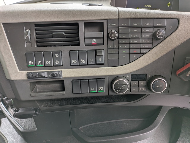 ﾎﾞﾙﾎﾞ ﾄﾗｸﾀ FH ｴｱｻｽ 第五輪荷重11.5t ﾌﾞﾀ鼻(電源ｺﾈｸﾀ)13