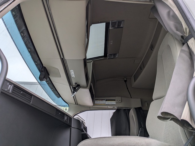 ﾎﾞﾙﾎﾞ ﾄﾗｸﾀ FH ｴｱｻｽ 第五輪荷重11.5t ﾌﾞﾀ鼻(電源ｺﾈｸﾀ)16