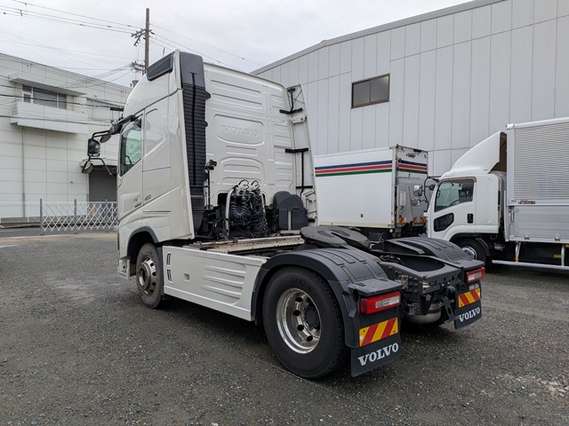 ﾎﾞﾙﾎﾞ ﾄﾗｸﾀ FH ｴｱｻｽ 第五輪荷重11.5t ﾌﾞﾀ鼻(電源ｺﾈｸﾀ)4