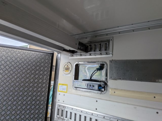 いすゞ ﾌｫﾜｰﾄﾞ 格納PG付き冷凍ﾊﾞﾝ ﾜｲﾄﾞ 6MT ｽﾃﾝ多数 車検付き(令和9年5月5日)10