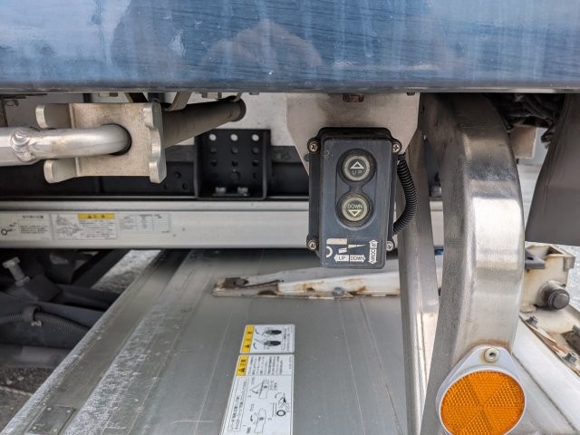 いすゞ ﾌｫﾜｰﾄﾞ 格納PG付き冷凍ﾊﾞﾝ ﾜｲﾄﾞ 6MT ｽﾃﾝ多数 車検付き(令和9年5月5日)17